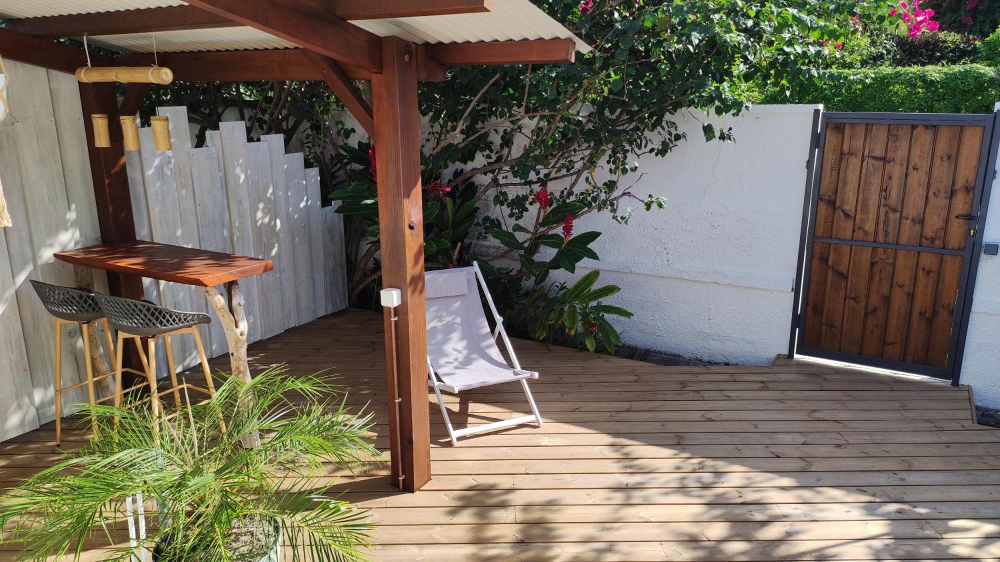 Les Coulirooms - Suite Avec Jacuzzi Et Grande Terrasse Sainte-Anne  Zewnętrze zdjęcie