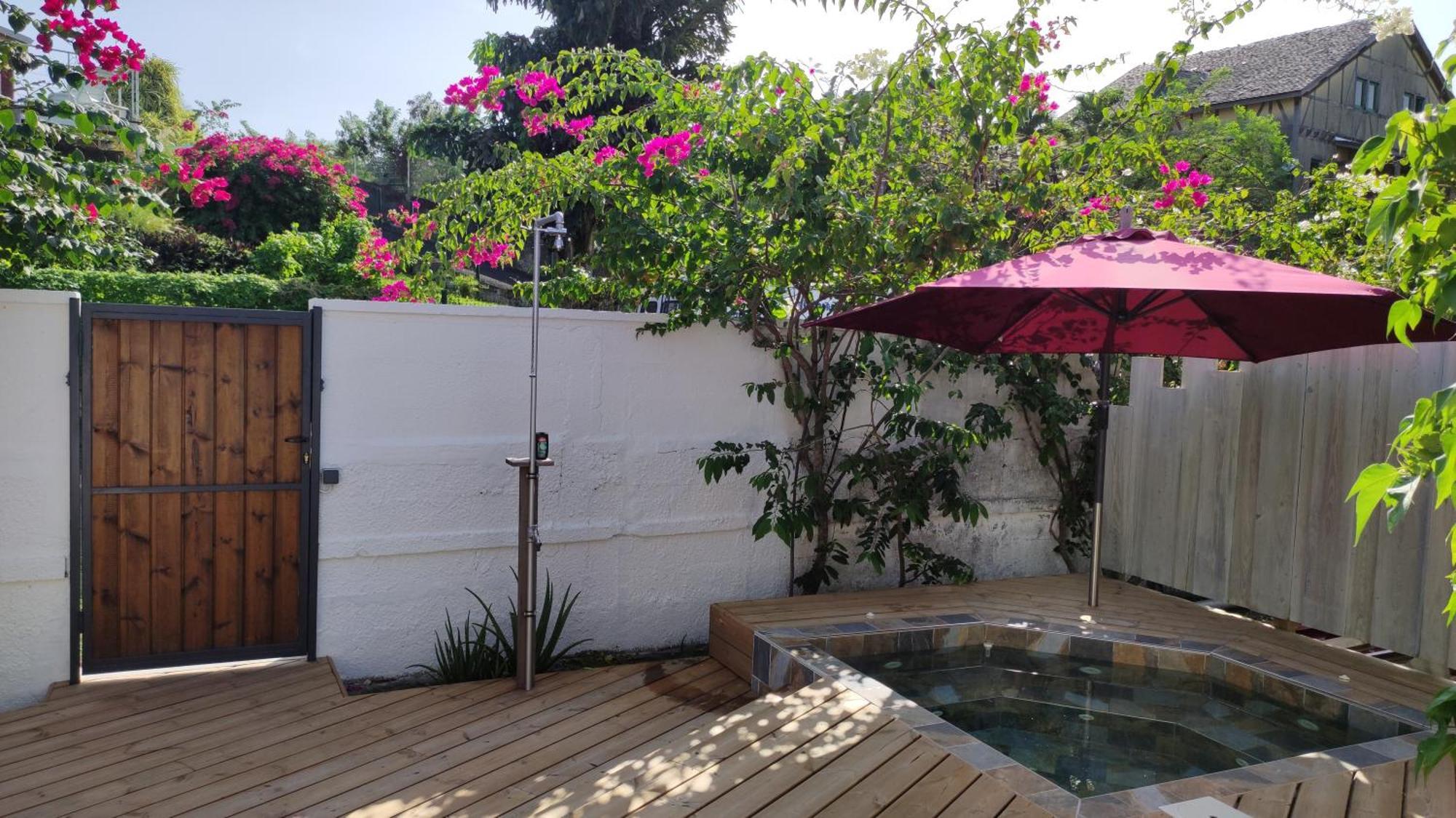 Les Coulirooms - Suite Avec Jacuzzi Et Grande Terrasse Sainte-Anne  Zewnętrze zdjęcie