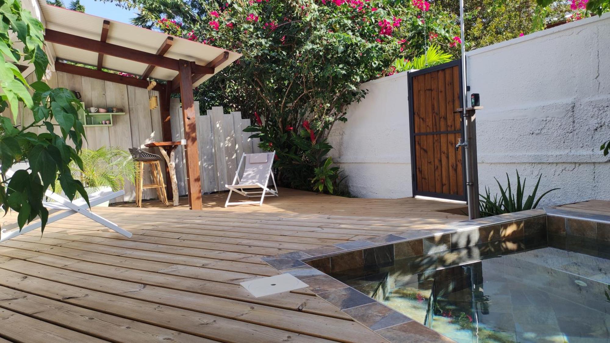 Les Coulirooms - Suite Avec Jacuzzi Et Grande Terrasse Sainte-Anne  Zewnętrze zdjęcie
